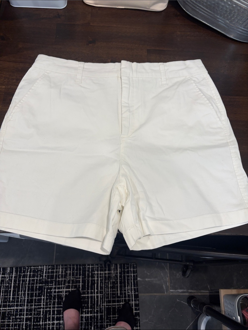 Gloria Vanderbilt Cream Flat-Front Chino Shorts